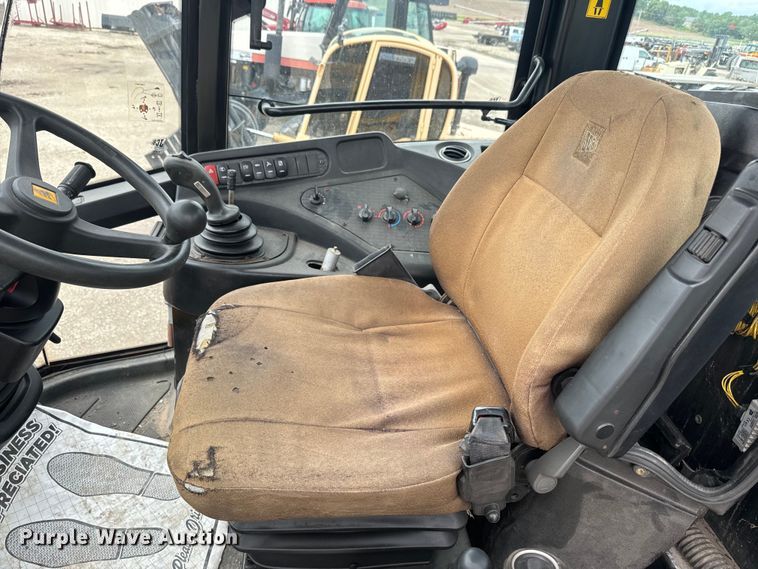 image for item EK1384 2013 JCB 437 wheel loader