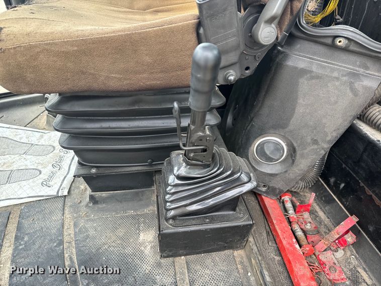 image for item EK1384 2013 JCB 437 wheel loader