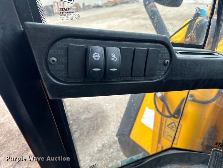 image for item EK1384 2013 JCB 437 wheel loader