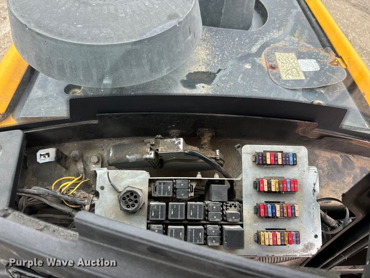 image for item EK1384 2013 JCB 437 wheel loader