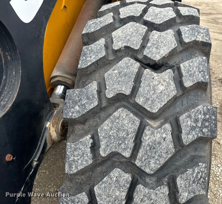 image for item EK1384 2013 JCB 437 wheel loader