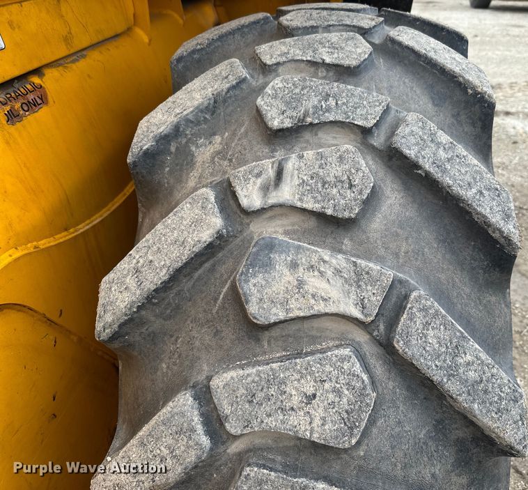 image for item EK1384 2013 JCB 437 wheel loader