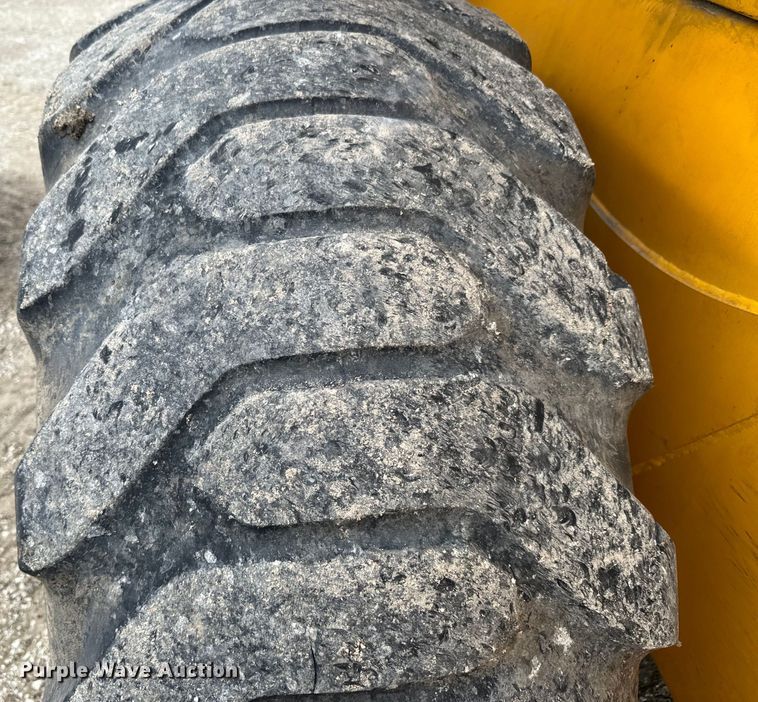 image for item EK1384 2013 JCB 437 wheel loader