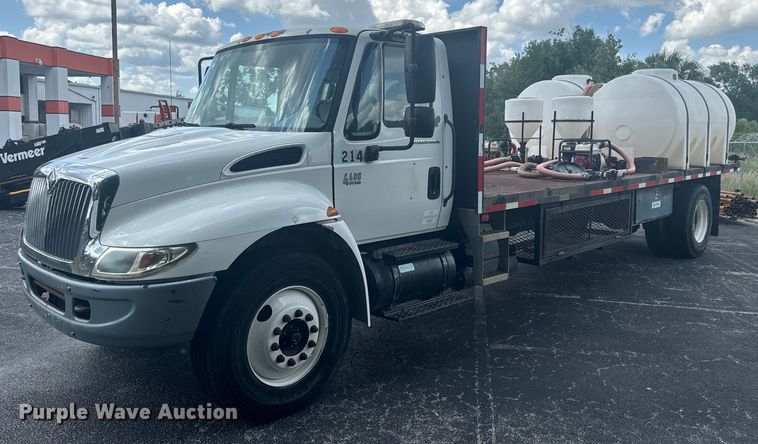 image for item EK1400 2006 International  4400 flatbed truck