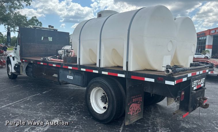 image for item EK1400 2006 International  4400 flatbed truck