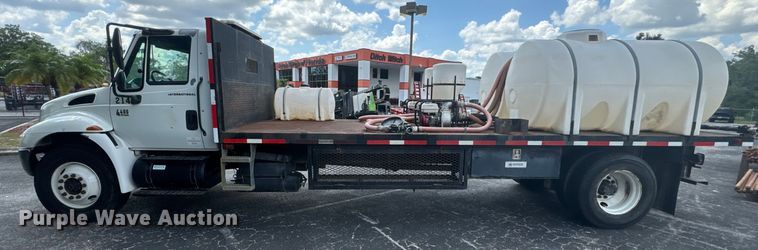 image for item EK1400 2006 International  4400 flatbed truck