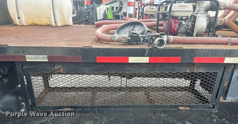 image for item EK1400 2006 International  4400 flatbed truck