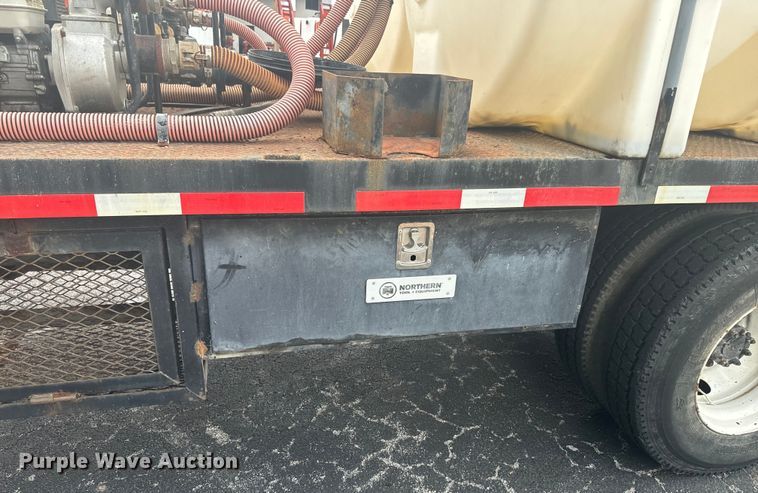 image for item EK1400 2006 International  4400 flatbed truck