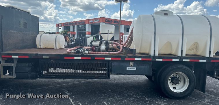 image for item EK1400 2006 International  4400 flatbed truck