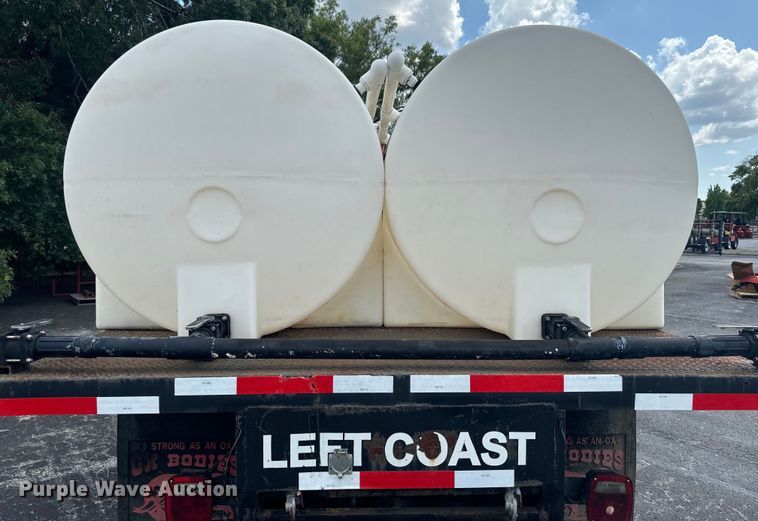 image for item EK1400 2006 International  4400 flatbed truck