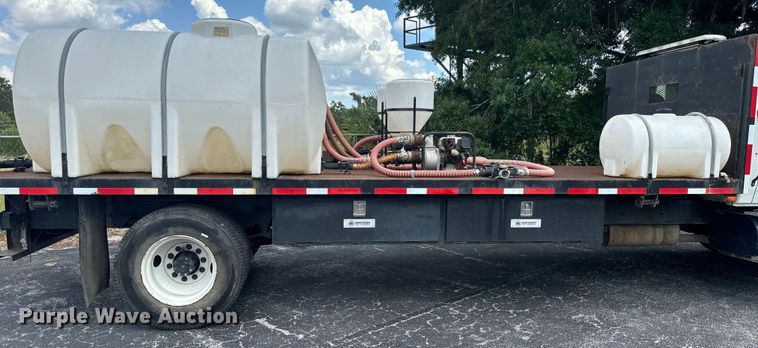 image for item EK1400 2006 International  4400 flatbed truck