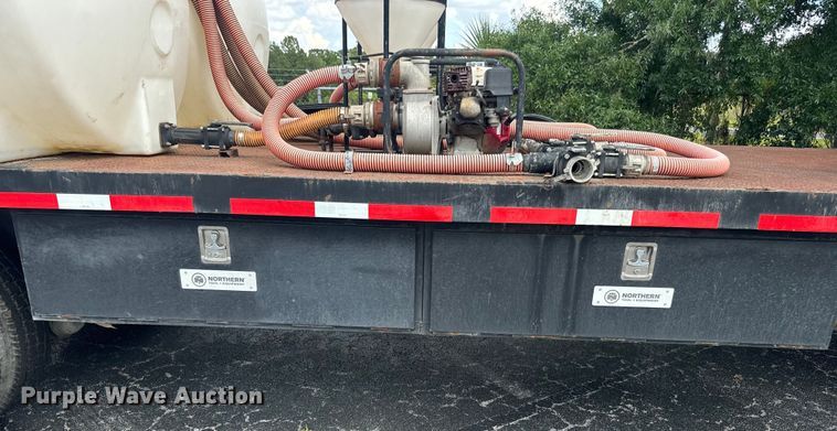 image for item EK1400 2006 International  4400 flatbed truck