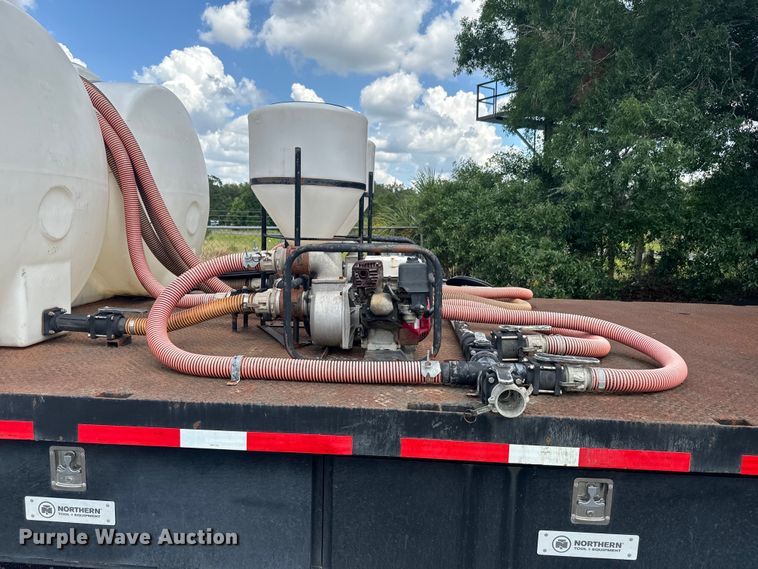 image for item EK1400 2006 International  4400 flatbed truck