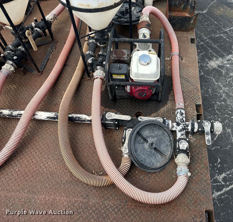 image for item EK1400 2006 International  4400 flatbed truck