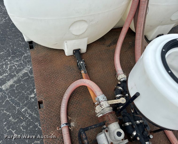 image for item EK1400 2006 International  4400 flatbed truck