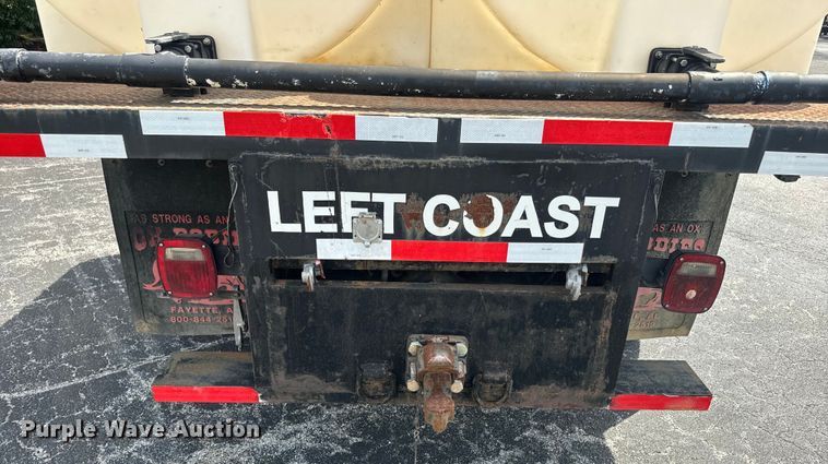 image for item EK1400 2006 International  4400 flatbed truck