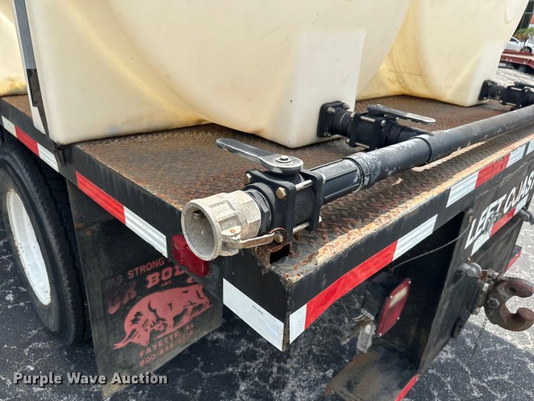 image for item EK1400 2006 International  4400 flatbed truck