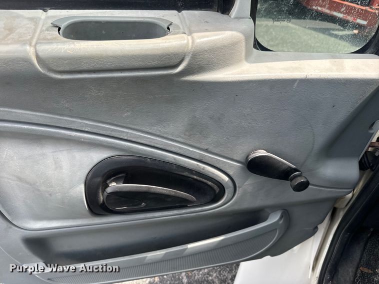 image for item EK1400 2006 International  4400 flatbed truck