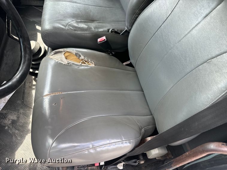 image for item EK1400 2006 International  4400 flatbed truck