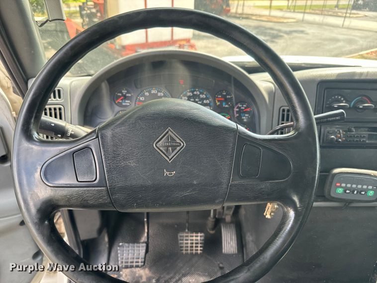 image for item EK1400 2006 International  4400 flatbed truck