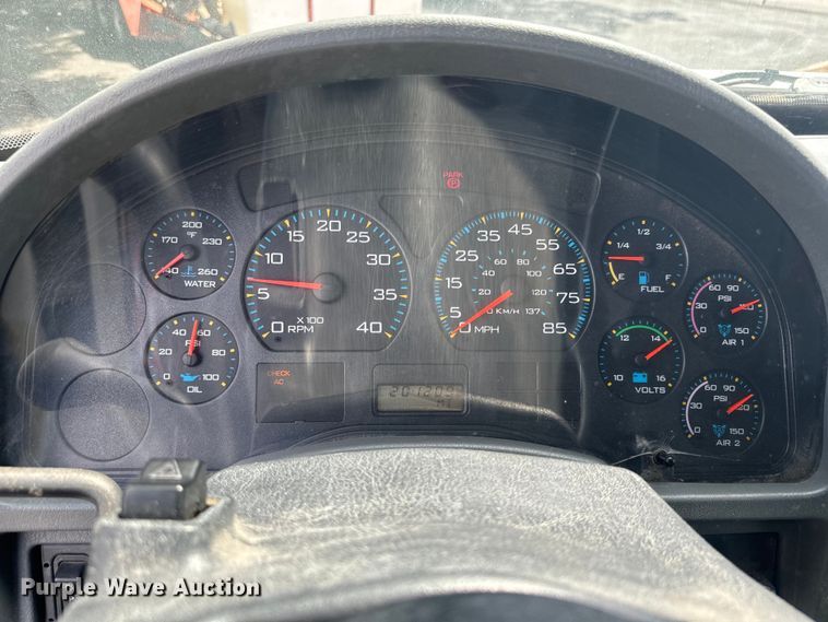 image for item EK1400 2006 International  4400 flatbed truck