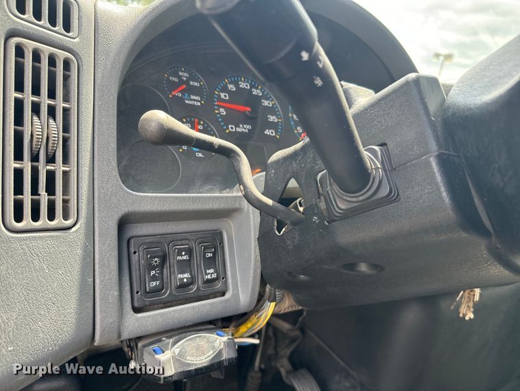 image for item EK1400 2006 International  4400 flatbed truck