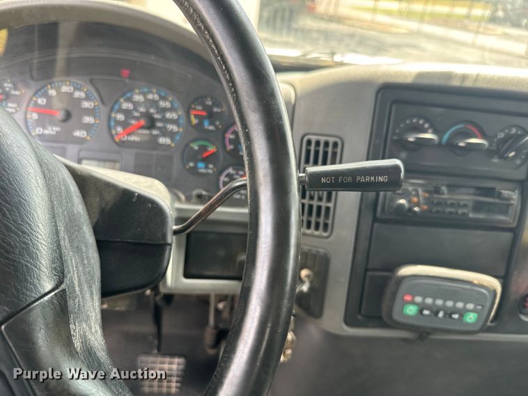 image for item EK1400 2006 International  4400 flatbed truck