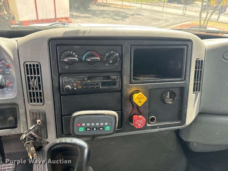 image for item EK1400 2006 International  4400 flatbed truck