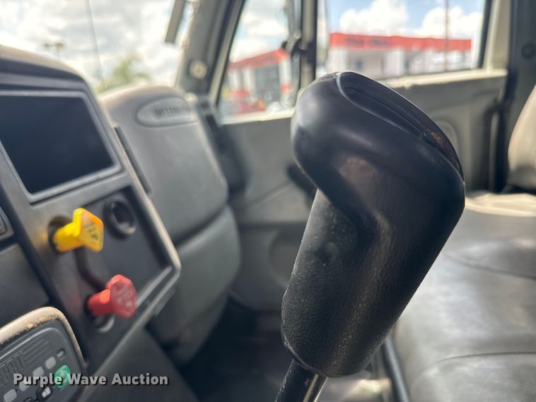 image for item EK1400 2006 International  4400 flatbed truck