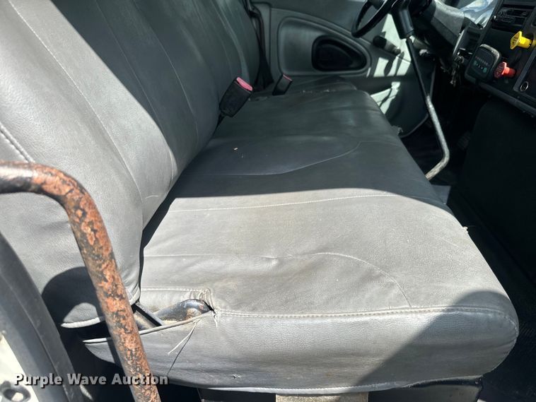 image for item EK1400 2006 International  4400 flatbed truck