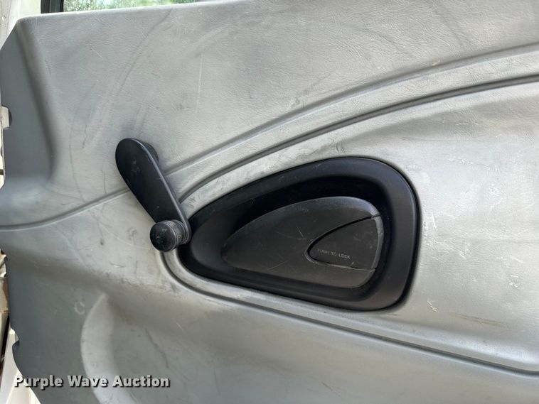 image for item EK1400 2006 International  4400 flatbed truck