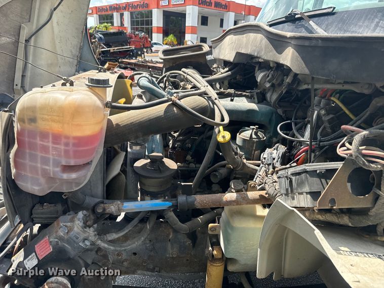 image for item EK1400 2006 International  4400 flatbed truck