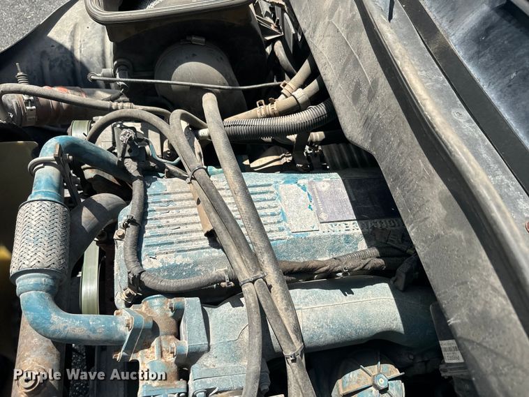 image for item EK1400 2006 International  4400 flatbed truck