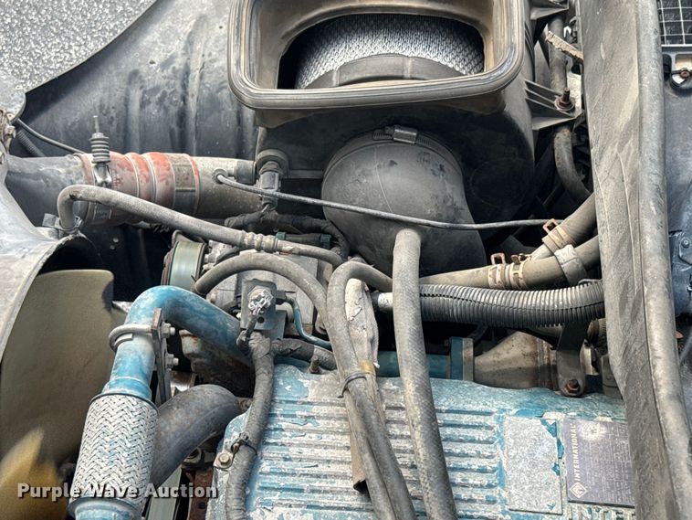 image for item EK1400 2006 International  4400 flatbed truck