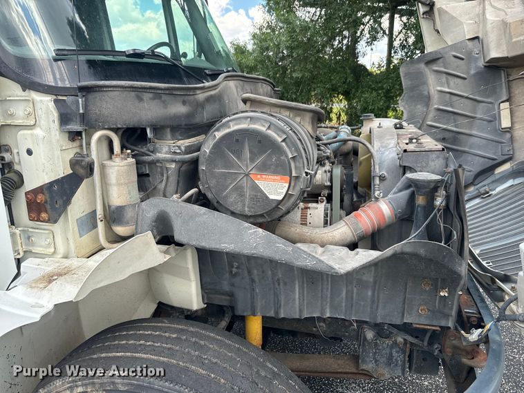 image for item EK1400 2006 International  4400 flatbed truck