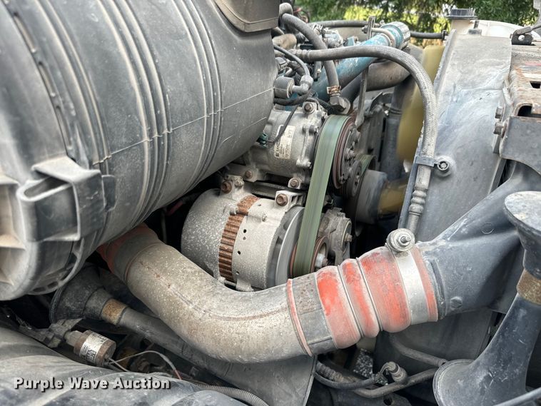 image for item EK1400 2006 International  4400 flatbed truck