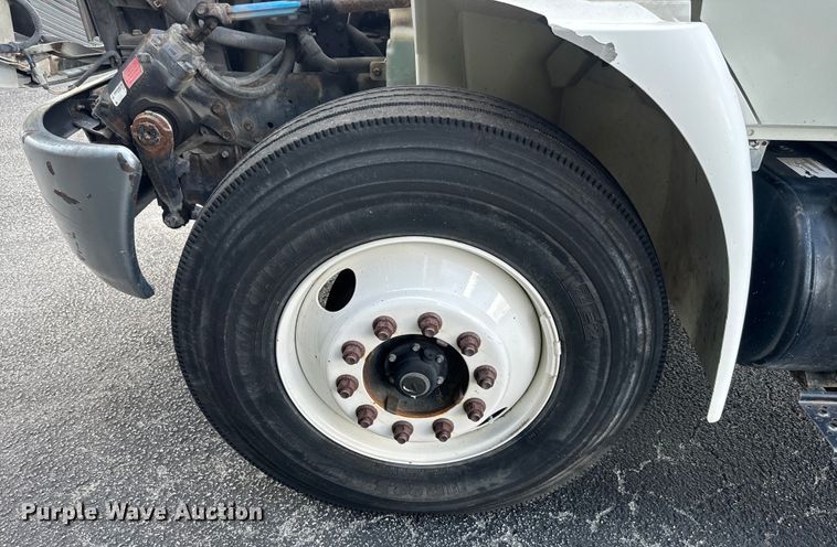 image for item EK1400 2006 International  4400 flatbed truck