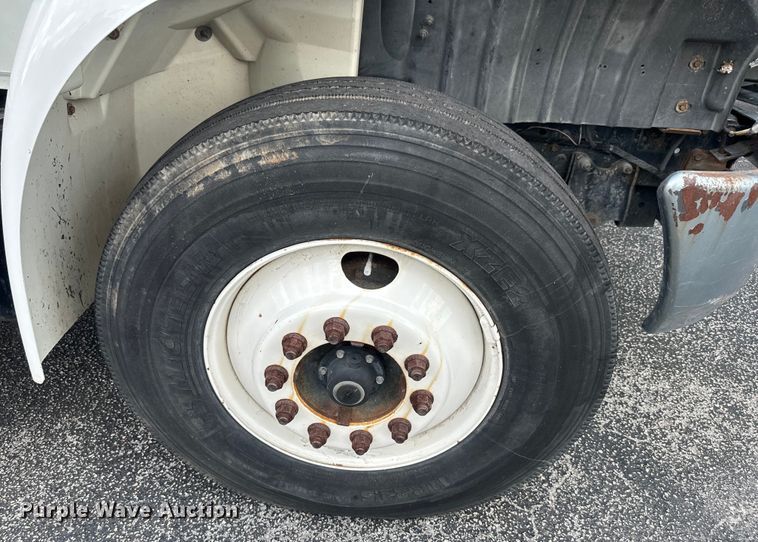 image for item EK1400 2006 International  4400 flatbed truck