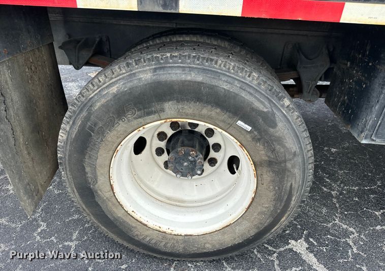 image for item EK1400 2006 International  4400 flatbed truck