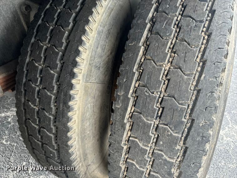 image for item EK1400 2006 International  4400 flatbed truck