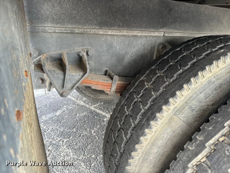 image for item EK1400 2006 International  4400 flatbed truck