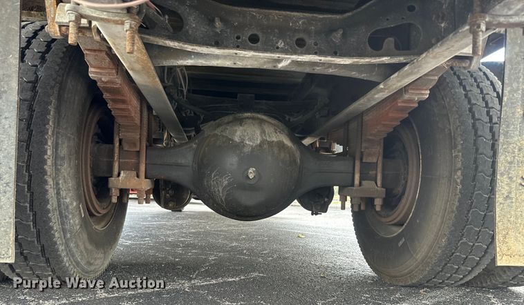 image for item EK1400 2006 International  4400 flatbed truck