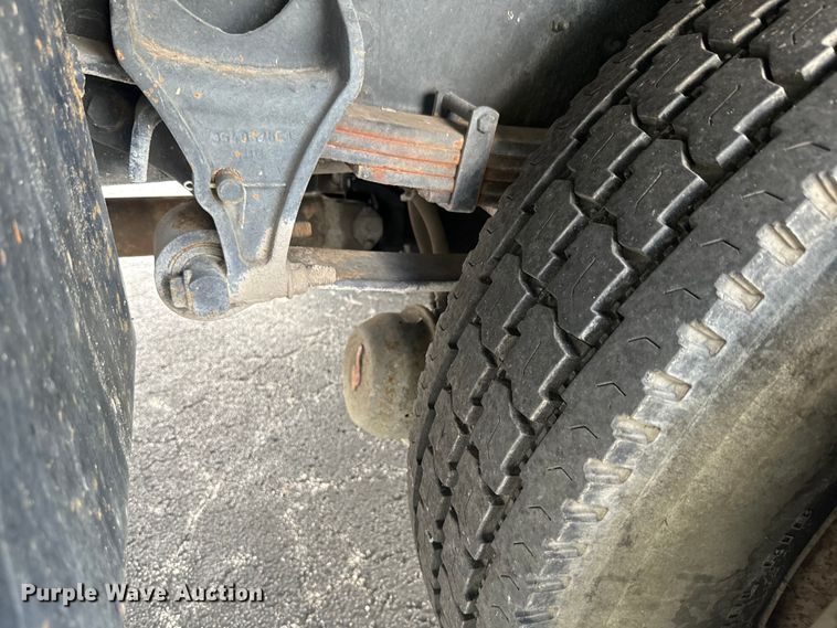 image for item EK1400 2006 International  4400 flatbed truck