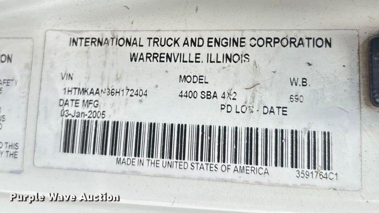 image for item EK1400 2006 International  4400 flatbed truck