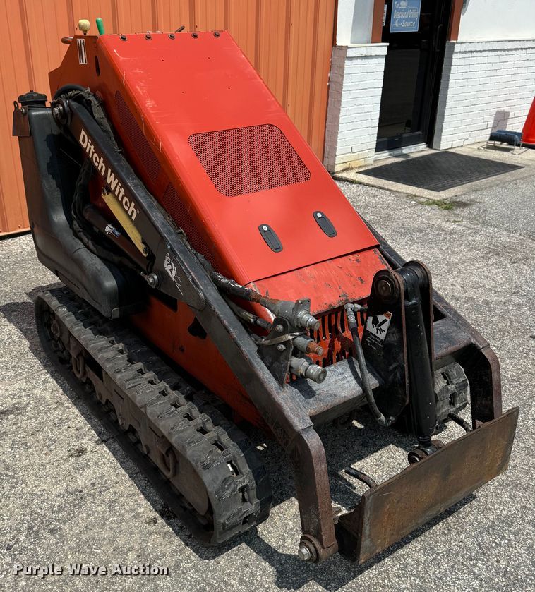 image for item EK1403 2006 Ditch Witch SK650 compact utility loader