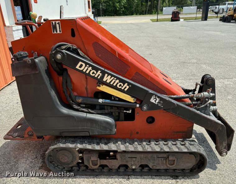 image for item EK1403 2006 Ditch Witch SK650 compact utility loader