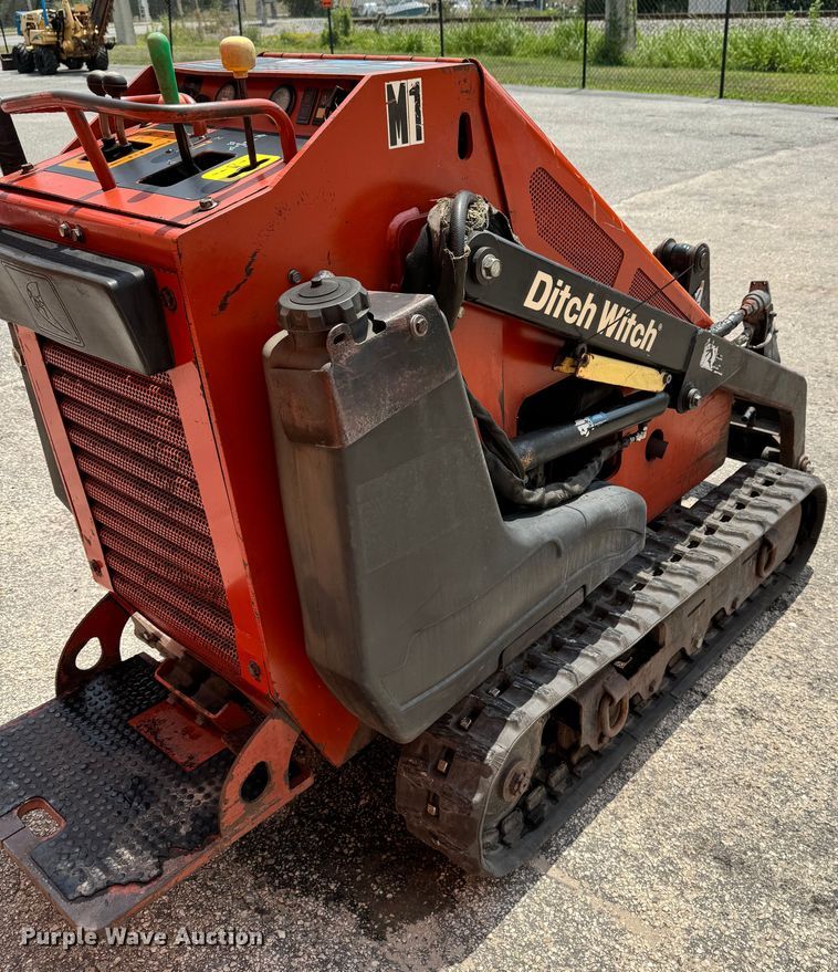 image for item EK1403 2006 Ditch Witch SK650 compact utility loader