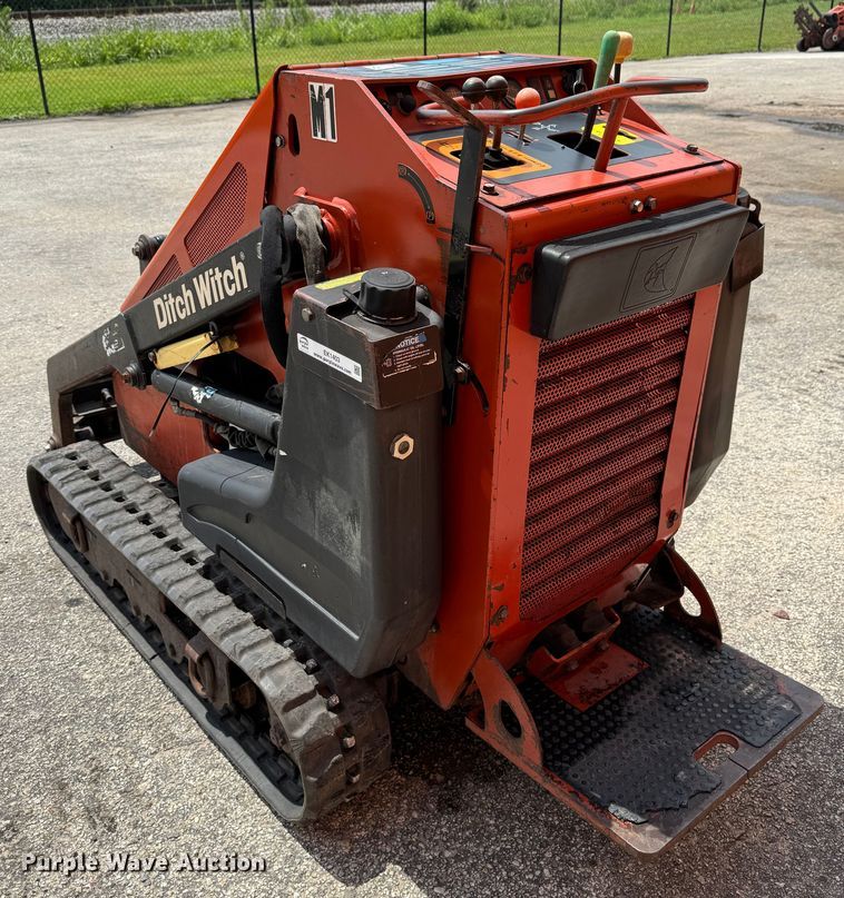 image for item EK1403 2006 Ditch Witch SK650 compact utility loader