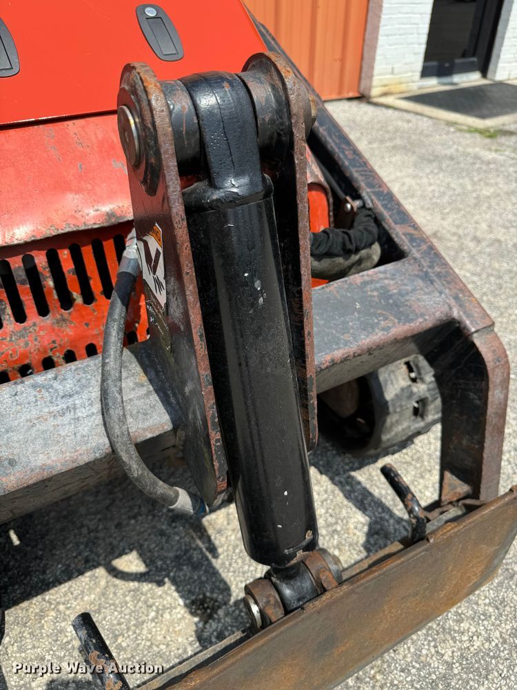 image for item EK1403 2006 Ditch Witch SK650 compact utility loader