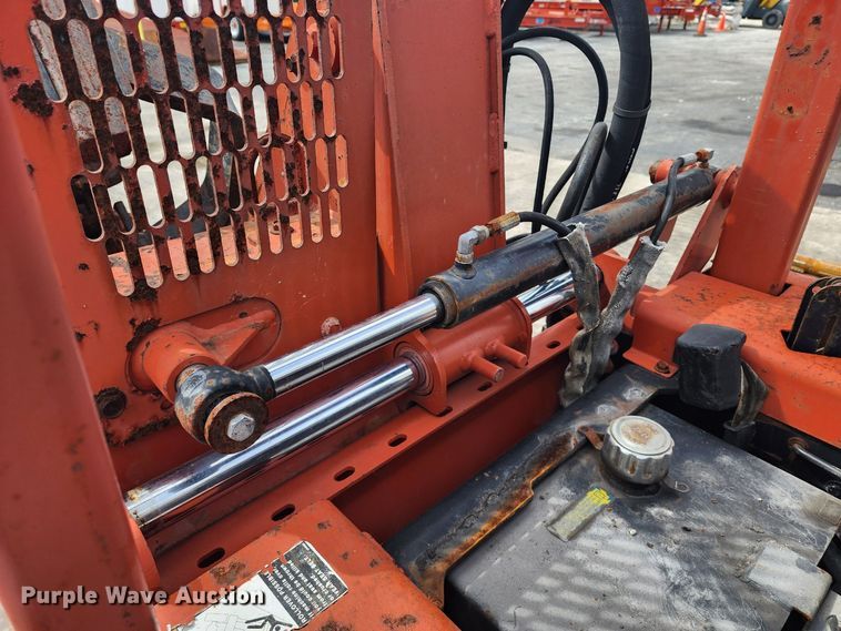 image for item EK1497 2005 Ditch Witch RT40 trencher